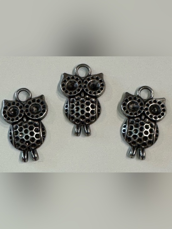 Unbranded Jewelry - Vintage Silver Tone Owl Charm
Pendants - Set of 3